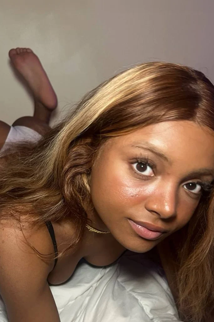 Free Naked Pics of SkinnyCurvyAlexa